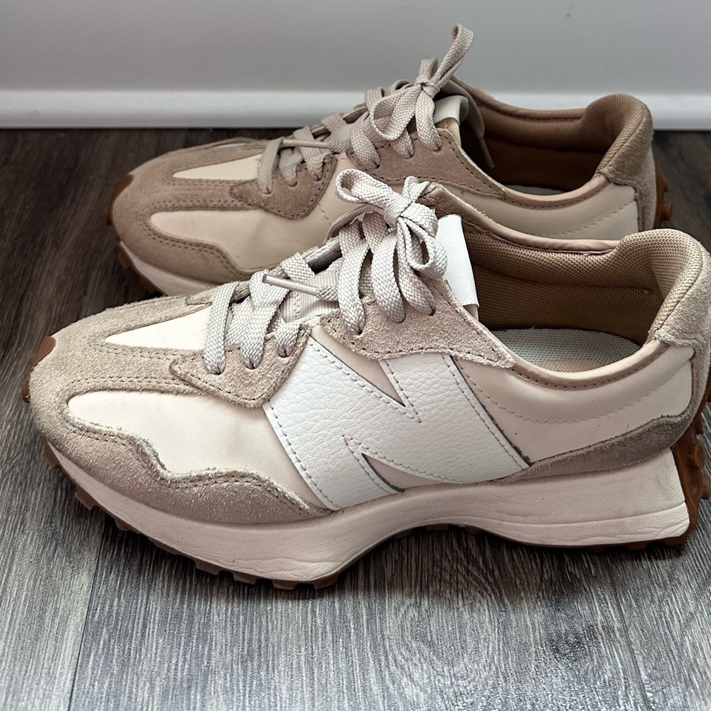 New Balance 327 Women's Beige and Cream Sneakers